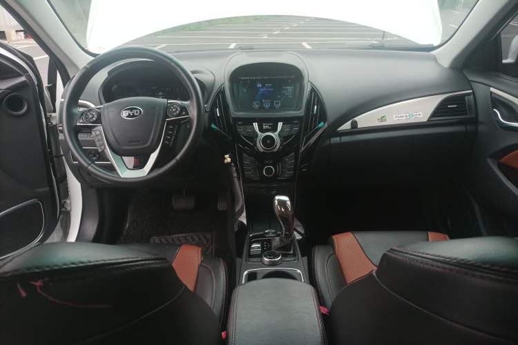 Used BYD Qin New Energy 2015 1.5T Dual-Crown Flagship Plus Edition Center Console
