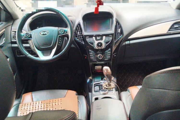Used BYD Qin New Energy 2015 1.5T Dual-Crown Flagship Plus Edition Center Console