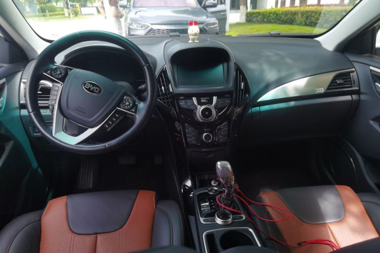 Used BYD Qin New Energy 2015 1.5T Dual-Crown Flagship Plus Edition Center Console