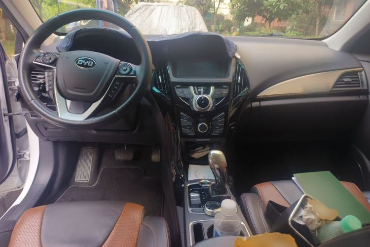 Used BYD Qin New Energy 2015 1.5T Dual-Crown Flagship Plus Edition Center Console