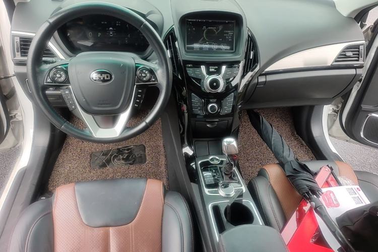 Used BYD Qin New Energy 2015 1.5T Dual-Crown Flagship Plus Edition Center Console