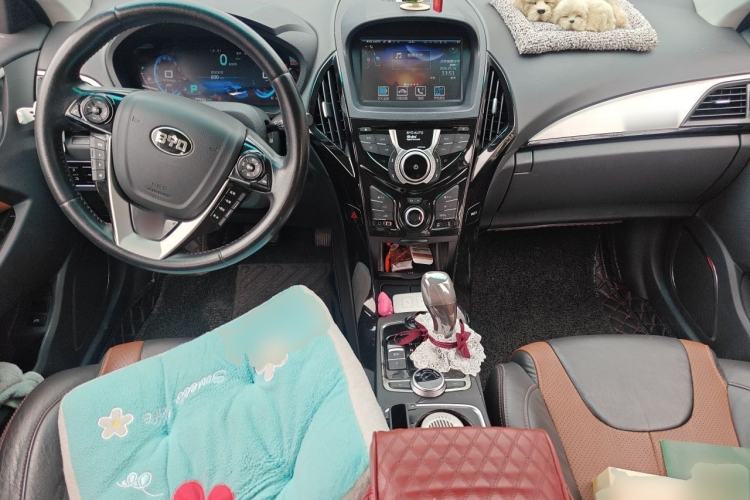 Used BYD Qin New Energy 2015 1.5T Dual-Crown Flagship Plus Edition Center Console