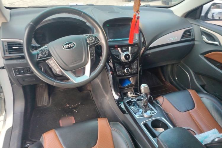 Used BYD Qin New Energy 2015 1.5T Dual-Crown Flagship Plus Edition Center Console