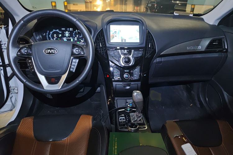 Used BYD Qin New Energy 2015 1.5T Dual-Crown Flagship Plus Edition Center Console