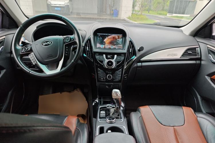 Used BYD Qin New Energy 2015 1.5T Dual-Crown Flagship Plus Edition Center Console