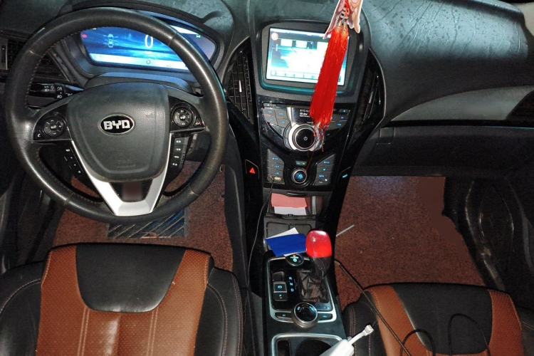 Used BYD Qin New Energy 2015 1.5T Dual-Crown Flagship Plus Edition Center Console