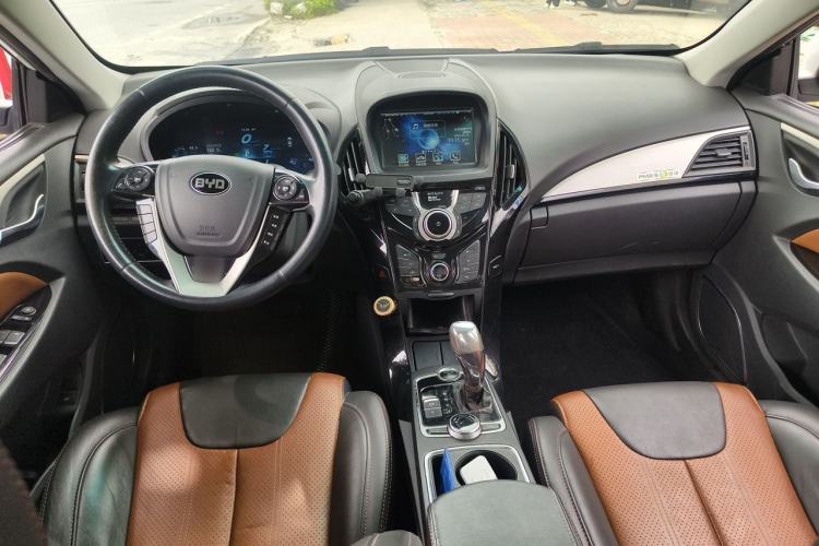 Used BYD Qin New Energy 2015 1.5T Dual-Crown Flagship Plus Edition Center Console