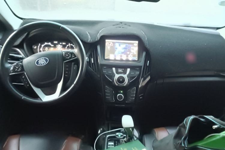 Used BYD Qin New Energy 2015 1.5T Dual-Crown Flagship Plus Edition Center Console