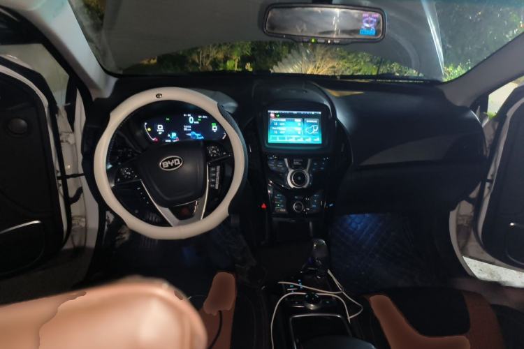 Used BYD Qin New Energy 2015 1.5T Dual-Crown Flagship Edition Center Console