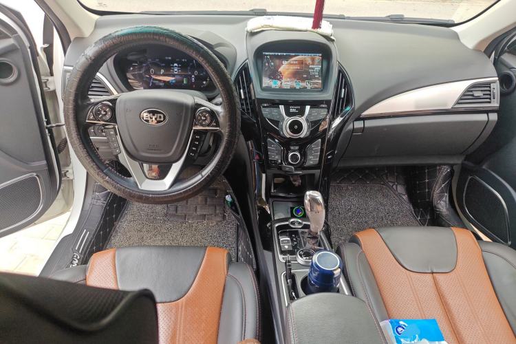 Used BYD Qin New Energy 2015 1.5T Dual-Crown Flagship Plus Edition Center Console