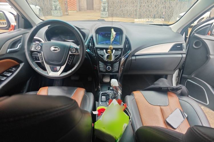 Used BYD Qin New Energy 2015 1.5T Dual-Crown Flagship Plus Edition Center Console