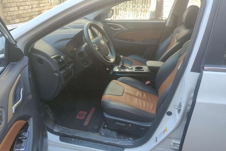 Used BYD Qin New Energy 2015 1.5T Dual-Crown Flagship Plus Edition Driver Seat