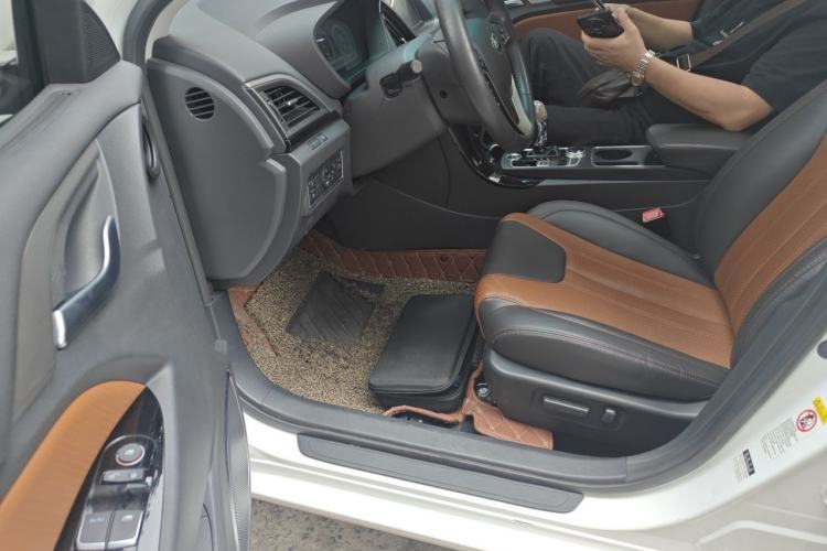 Used BYD Qin New Energy 2015 1.5T Dual-Crown Flagship Edition Driver Seat