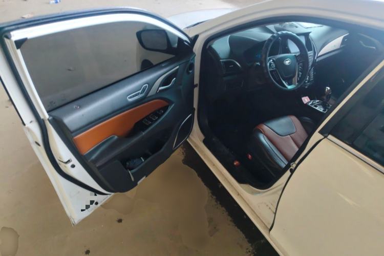 Used BYD Qin New Energy 2015 1.5T Dual-Crown Flagship Plus Edition Driver Seat