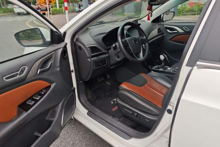 Used BYD Qin New Energy 2015 1.5T Dual-Crown Flagship Plus Edition Driver Seat