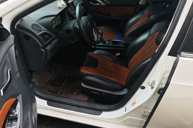 Used BYD Qin New Energy 2015 1.5T Dual-Crown Flagship Plus Edition Driver Seat