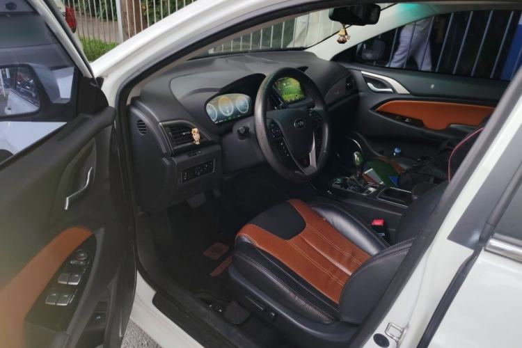 Used BYD Qin New Energy 2015 1.5T Dual-Crown Flagship Edition Driver Seat