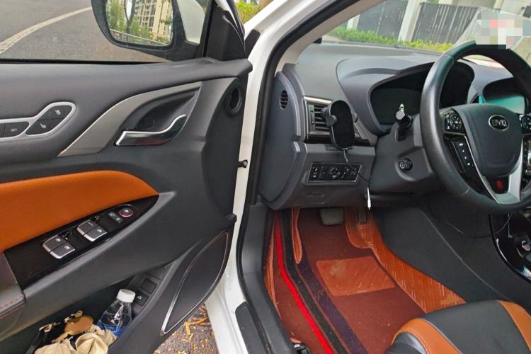 Used BYD Qin New Energy 2015 1.5T Dual-Crown Flagship Plus Edition Driver Seat