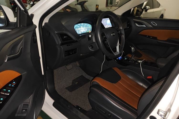 Used BYD Qin New Energy 2015 1.5T Dual-Crown Flagship Plus Edition Driver Seat