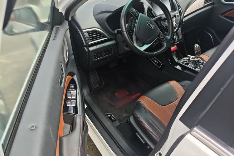 Used BYD Qin New Energy 2015 1.5T Dual-Crown Flagship Plus Edition Driver Seat
