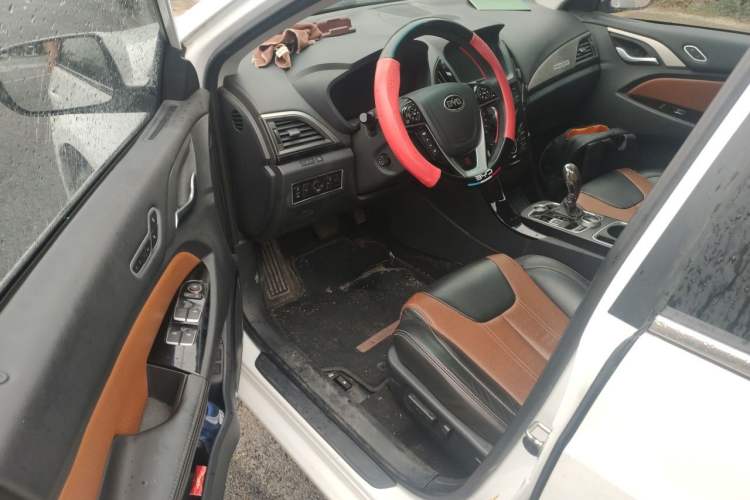 Used BYD Qin New Energy 2015 1.5T Dual-Crown Flagship Plus Edition Driver Seat