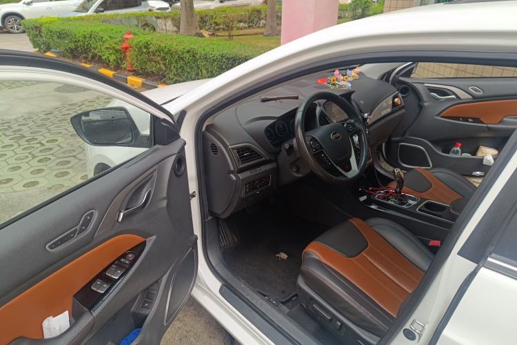 Used BYD Qin New Energy 2015 1.5T Dual-Crown Flagship Plus Edition Driver Seat