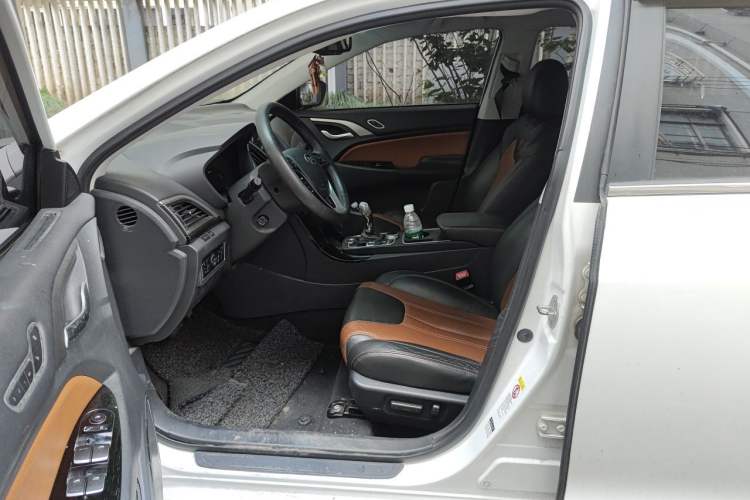 Used BYD Qin New Energy 2015 1.5T Dual-Crown Flagship Plus Edition Driver Seat