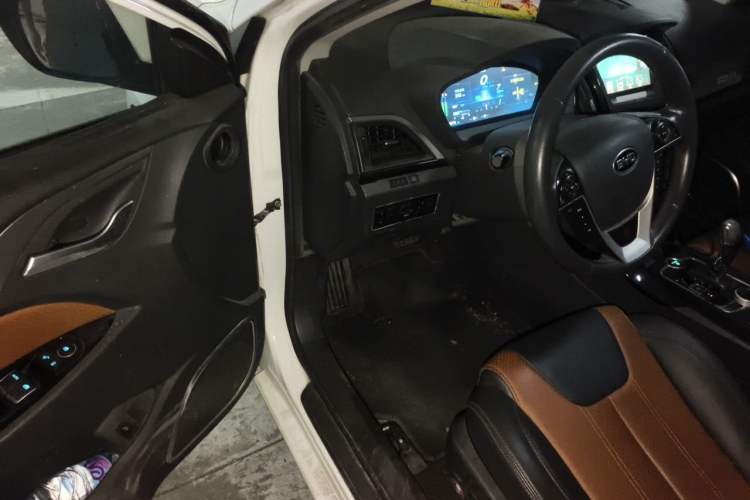 Used BYD Qin New Energy 2015 1.5T Dual-Crown Flagship Edition Driver Seat