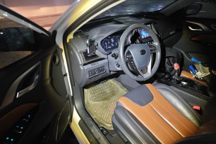 Used BYD Qin New Energy 2015 1.5T Dual-Crown Flagship Plus Edition Driver Seat