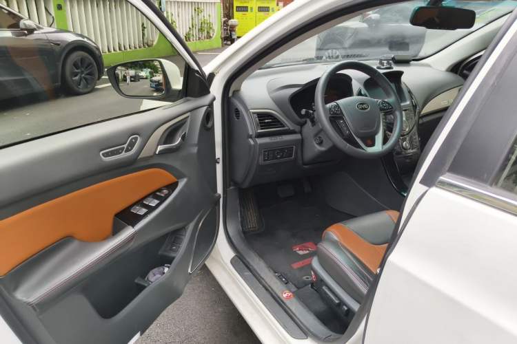 Used BYD Qin New Energy 2015 1.5T Dual-Crown Flagship Plus Edition Driver Seat