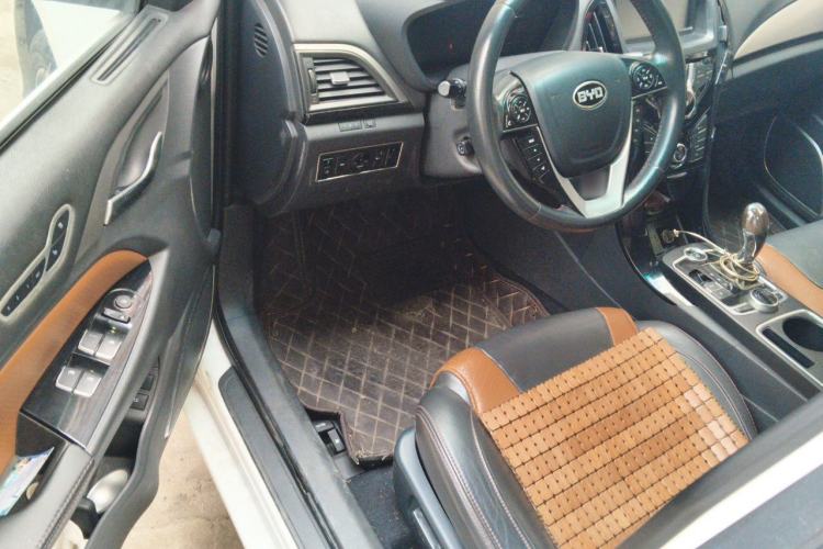 Used BYD Qin New Energy 2015 1.5T Dual-Crown Flagship Plus Edition Driver Seat