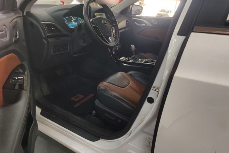 Used BYD Qin New Energy 2015 1.5T Dual-Crown Flagship Edition Driver Seat