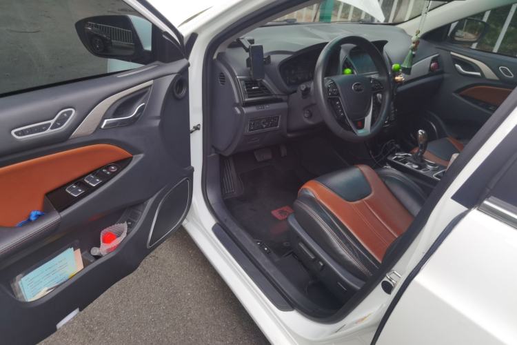 Used BYD Qin New Energy 2015 1.5T Dual-Crown Flagship Plus Edition Driver Seat