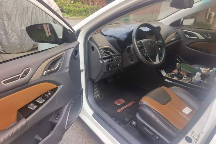 Used BYD Qin New Energy 2015 1.5T Dual-Crown Flagship Plus Edition Driver Seat