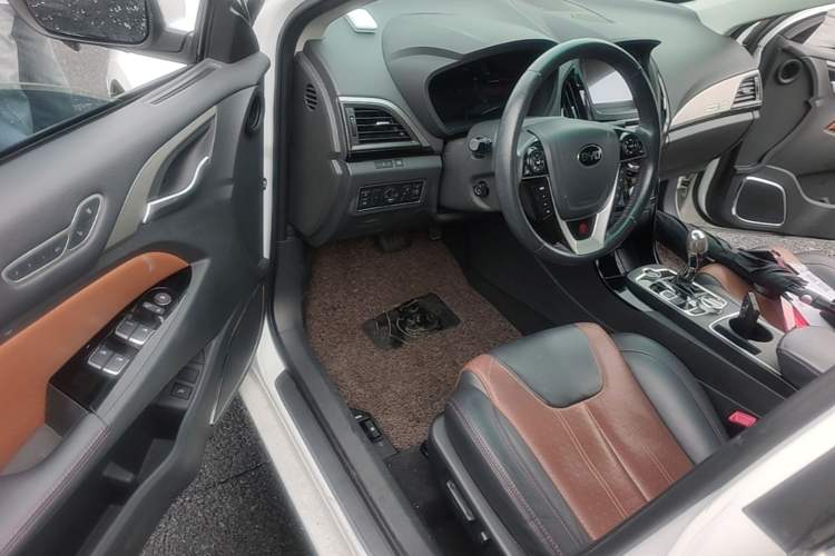 Used BYD Qin New Energy 2015 1.5T Dual-Crown Flagship Plus Edition Driver Seat