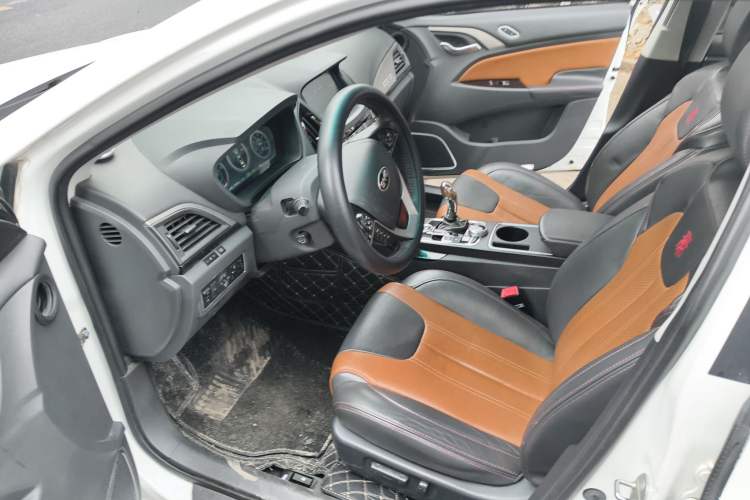 Used BYD Qin New Energy 2015 1.5T Dual-Crown Flagship Plus Edition Driver Seat