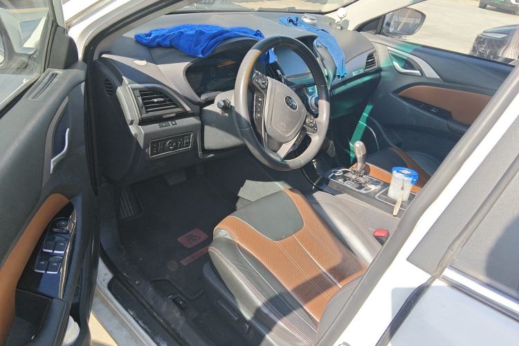 Used BYD Qin New Energy 2015 1.5T Dual-Crown Flagship Edition Driver Seat