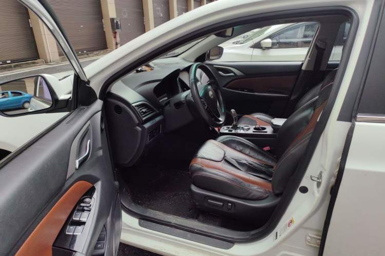 Used BYD Qin New Energy 2015 1.5T Dual-Crown Flagship Edition Driver Seat