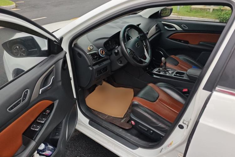 Used BYD Qin New Energy 2015 1.5T Dual-Crown Flagship Plus Edition Driver Seat