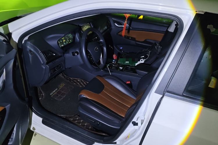 Used BYD Qin New Energy 2015 1.5T Dual-Crown Flagship Edition Driver Seat