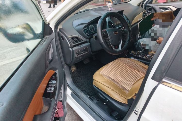 Used BYD Qin New Energy 2015 1.5T Dual-Crown Flagship Edition Driver Seat