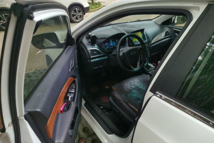 Used BYD Qin New Energy 2015 1.5T Dual-Crown Flagship Edition Driver Seat
