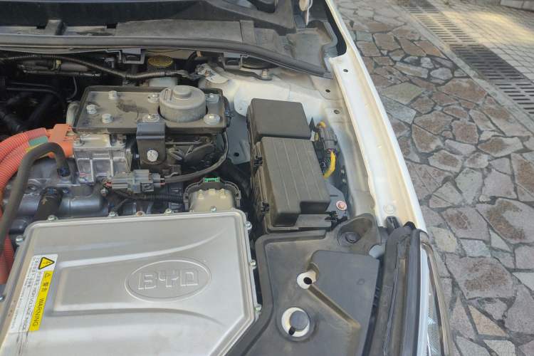 Used BYD Qin New Energy 2015 1.5T Dual-Crown Flagship Plus Edition Engine Bay Left