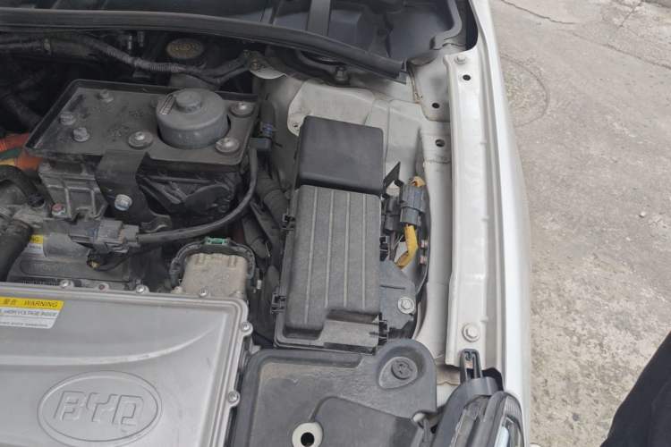 Used BYD Qin New Energy 2015 1.5T Dual-Crown Flagship Edition Engine Bay Left