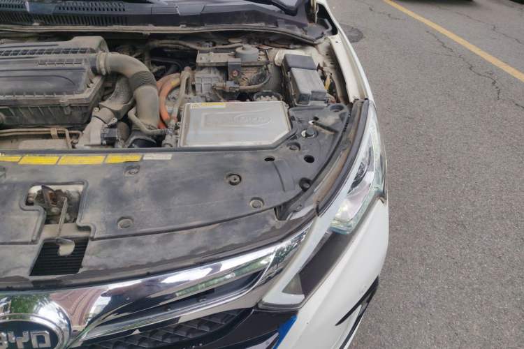 Used BYD Qin New Energy 2015 1.5T Dual-Crown Flagship Plus Edition Engine Bay Left