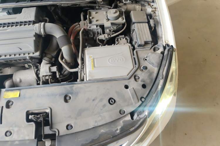 Used BYD Qin New Energy 2015 1.5T Dual-Crown Flagship Plus Edition Engine Bay Left