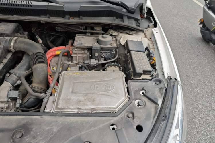 Used BYD Qin New Energy 2015 1.5T Dual-Crown Flagship Plus Edition Engine Bay Left