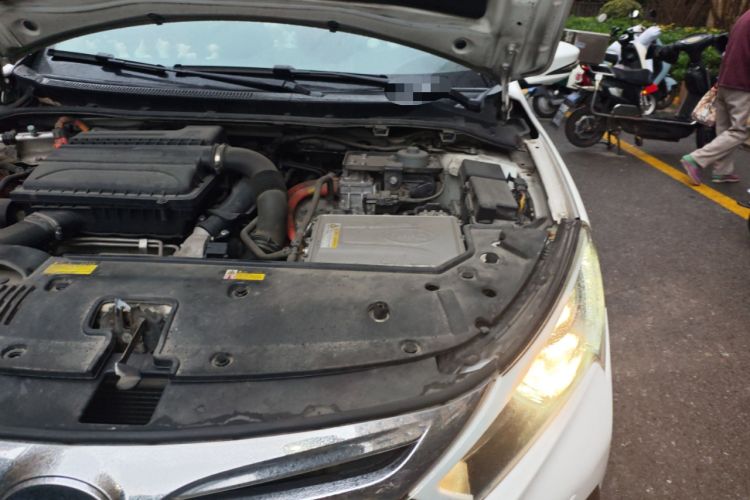 Used BYD Qin New Energy 2015 1.5T Dual-Crown Flagship Plus Edition Engine Bay Left