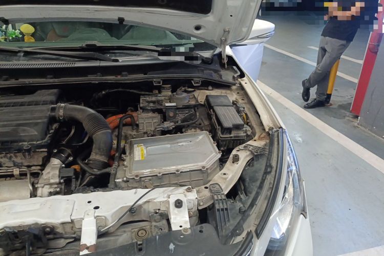 Used BYD Qin New Energy 2015 1.5T Dual-Crown Flagship Edition Engine Bay Left