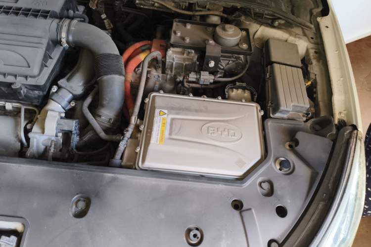 Used BYD Qin New Energy 2015 1.5T Dual-Crown Flagship Edition Engine Bay Left